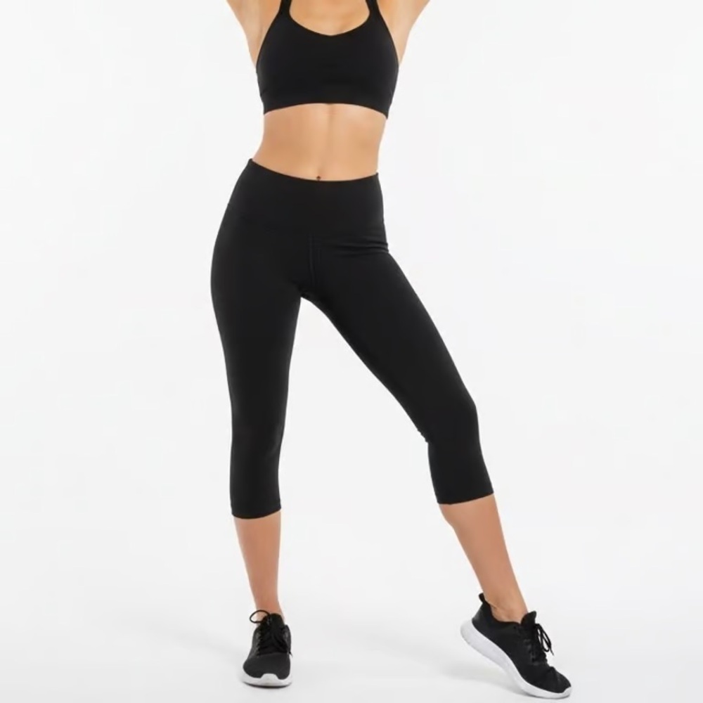 Lululemon High Rise Crop Leggings Black Size 6 Wunder Under Luon Yoga Pants